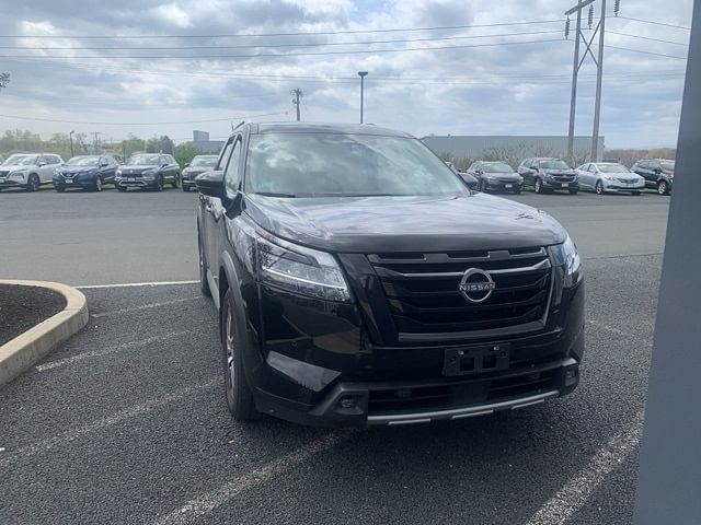 Used 2022 Nissan Pathfinder SL with VIN 5N1DR3CC5NC229693 for sale in Latham, NY