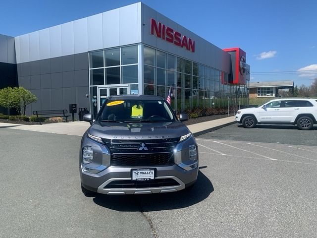 Used 2022 Mitsubishi Outlander SE with VIN JA4J4UA87NZ012244 for sale in Latham, NY