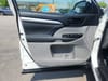 9 imagen en miniatura de 2019 Toyota Highlander LE