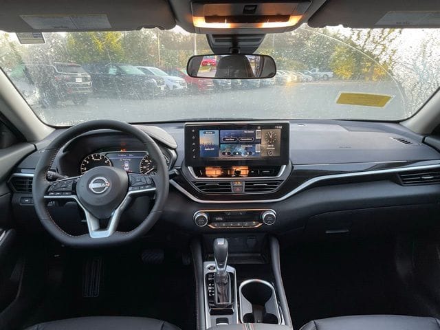 2025 Nissan Altima SR - Photo 14