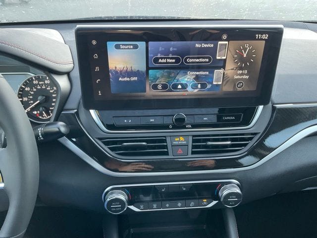 2025 Nissan Altima SR - Photo 18