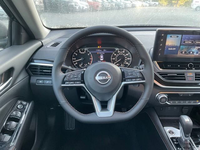 2025 Nissan Altima SR - Photo 15
