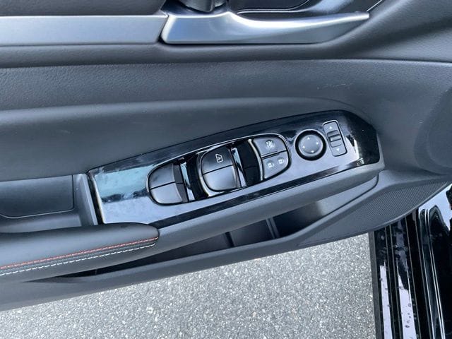 2025 Nissan Altima SR - Photo 10