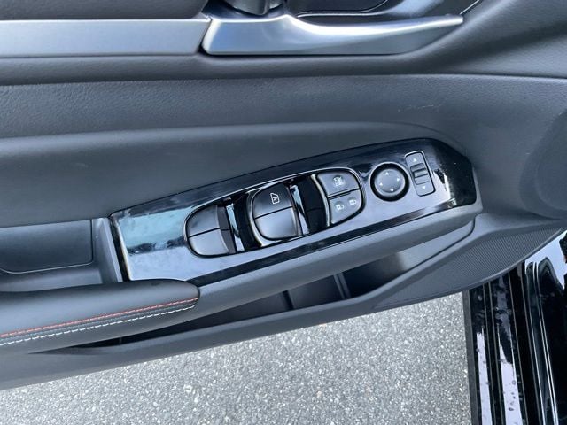 2025 Nissan Altima SR - Photo 9
