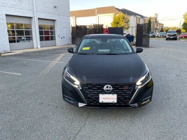 2025 Nissan Altima SR - Photo 2
