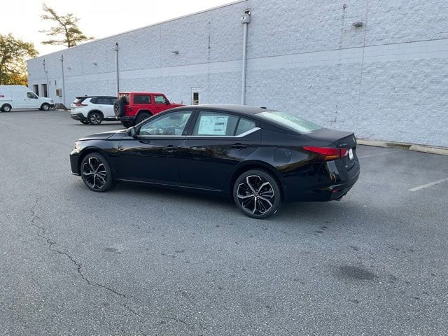 2025 Nissan Altima SR - Photo 4