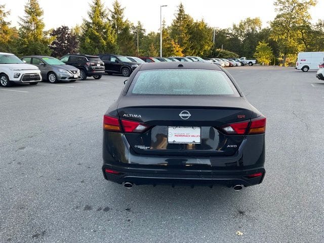 2025 Nissan Altima SR - Photo 5