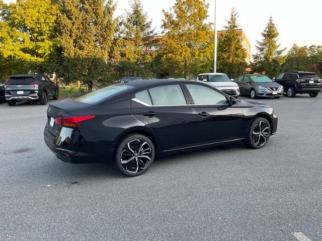 2025 Nissan Altima SR - Photo 6
