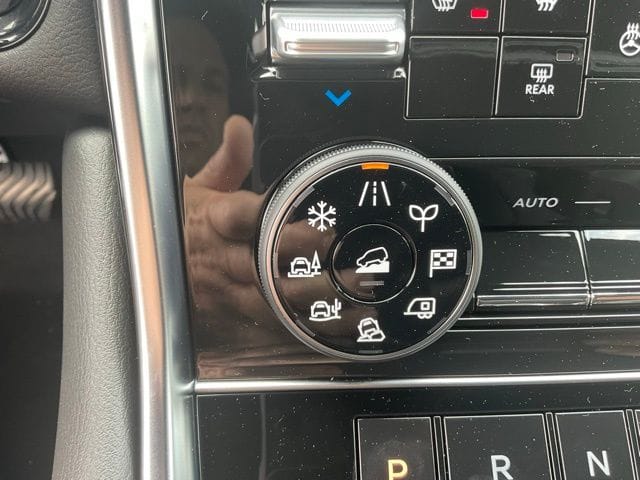 2025 Nissan Armada SL - Photo 24