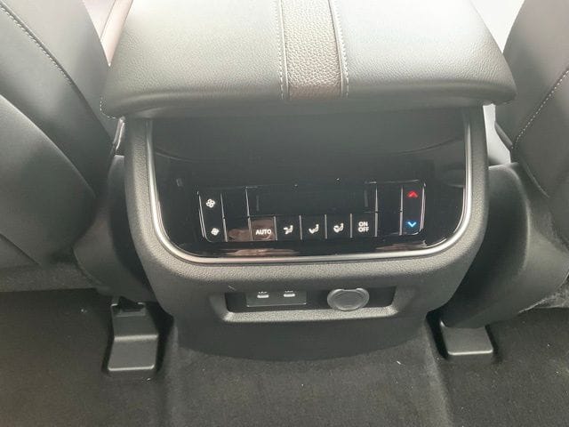 2025 Nissan Armada SL - Photo 16