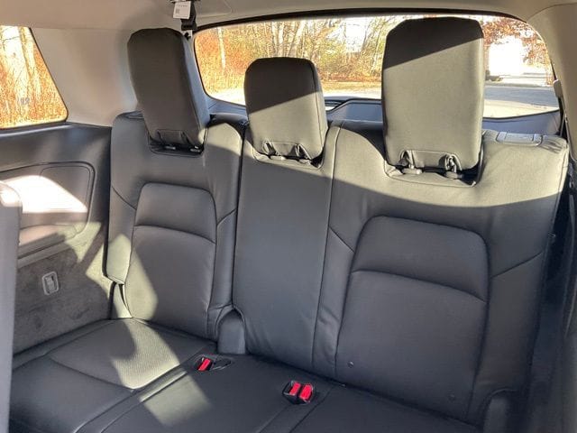 2025 Nissan Pathfinder SV - Photo 14