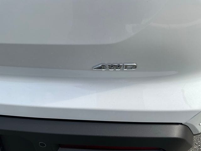 2025 Nissan Pathfinder SV - Photo 8