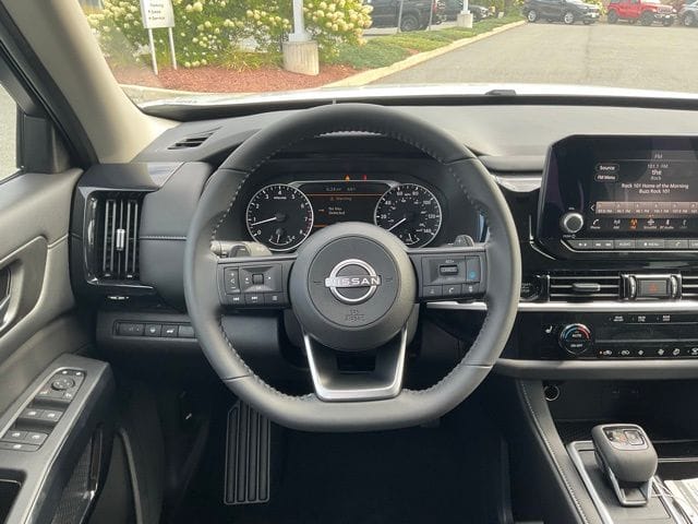2025 Nissan Pathfinder SV - Photo 18