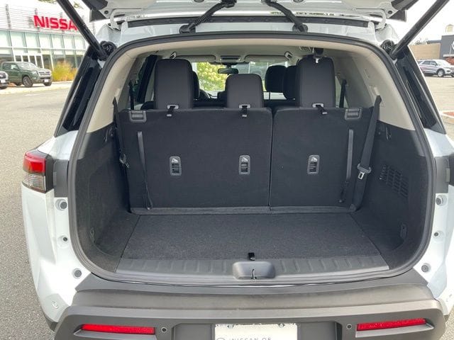 2025 Nissan Pathfinder SV - Photo 9