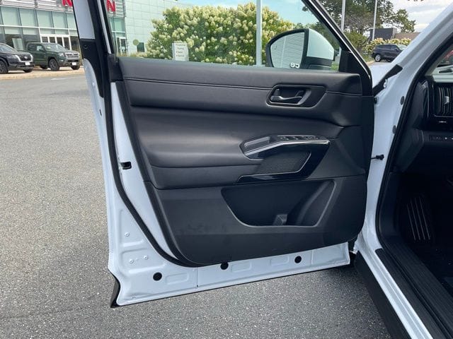 2025 Nissan Pathfinder SV - Photo 11