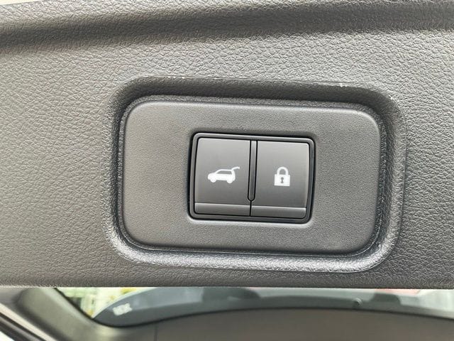 2025 Nissan Pathfinder SV - Photo 10