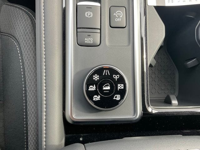 2025 Nissan Pathfinder SV - Photo 24