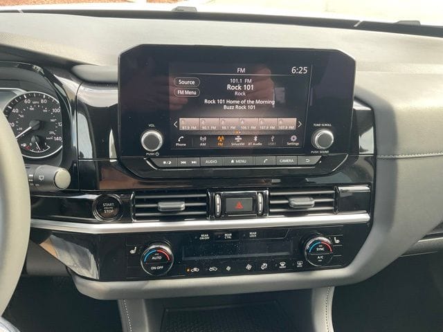 2025 Nissan Pathfinder SV - Photo 20