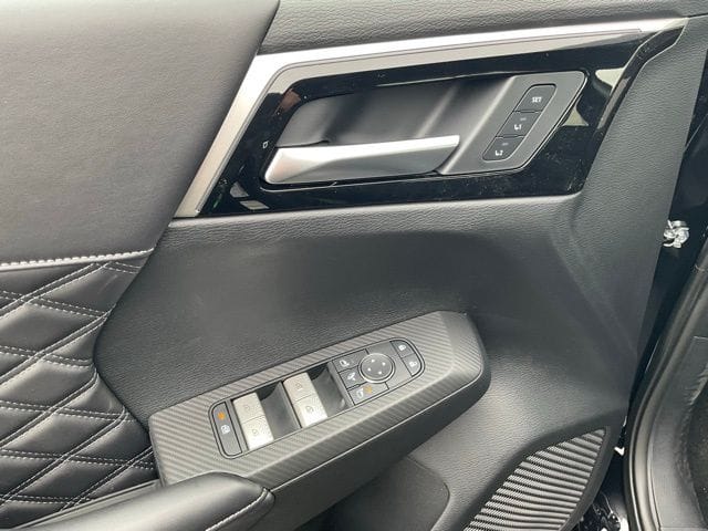 2026 Nissan Rogue Plug-In Hybrid Platinum - Photo 12