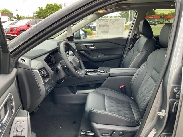 2026 Nissan Rogue Platinum - Photo 13