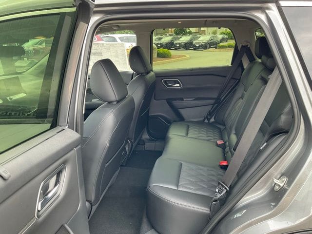 2026 Nissan Rogue Platinum - Photo 14