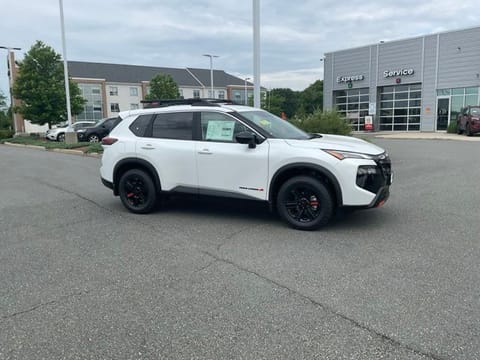 1 imagen de 2026 Nissan Rogue Rock Creek