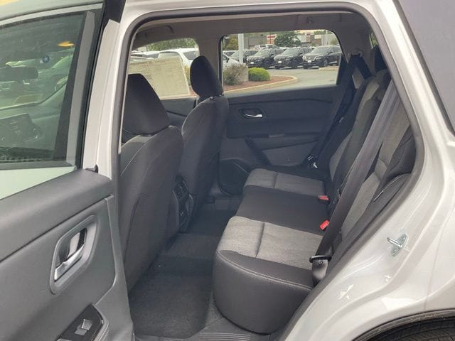 2026 Nissan Rogue SV - Photo 14