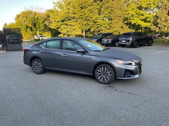 2025 Nissan Altima SV's photo