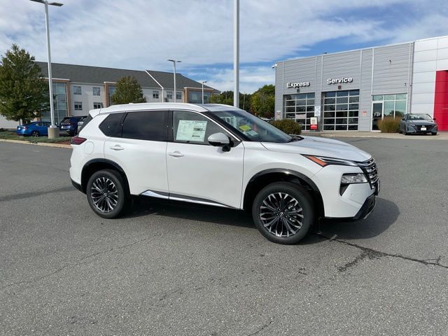 2026 Nissan Rogue Platinum's photo