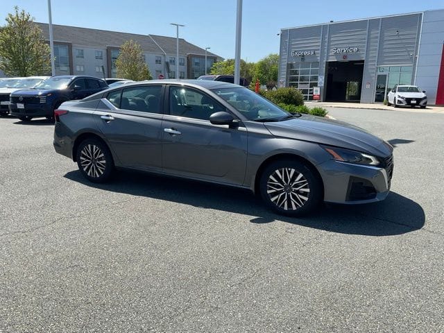 2025 Nissan Altima SV's photo