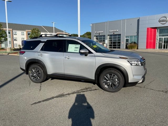 2025 Nissan Pathfinder SV's photo