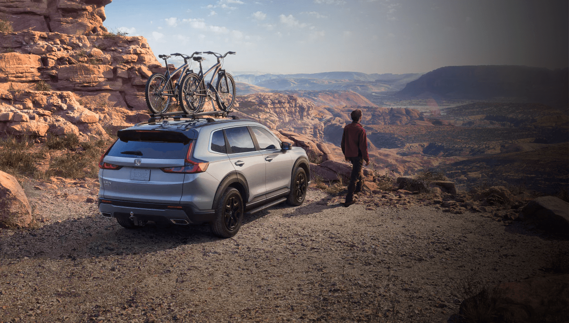 Honda CR-V parked on the edge of the canyon