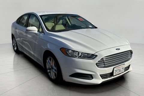 1 image of 2016 Ford Fusion SE