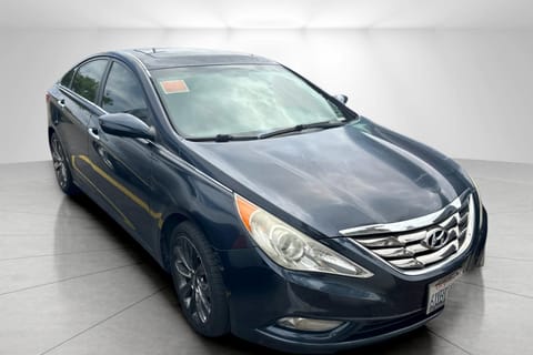 1 image of 2012 Hyundai Sonata SE