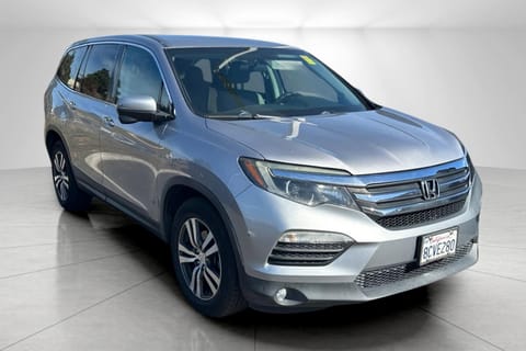 1 image of 2017 Honda Pilot EX