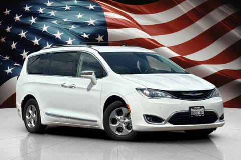 1 image of 2018 Chrysler Pacifica Hybrid Limited