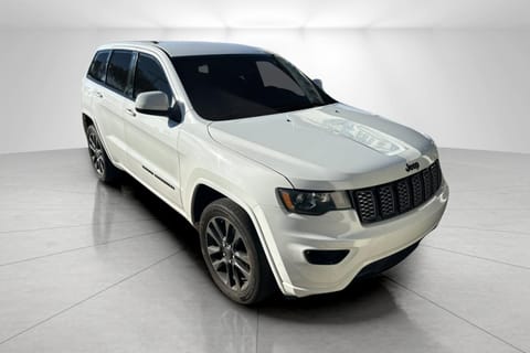 1 image of 2018 Jeep Grand Cherokee Altitude