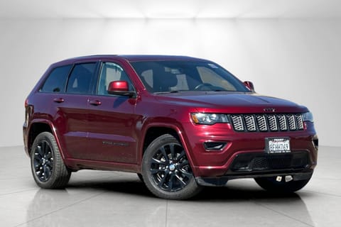 1 image of 2018 Jeep Grand Cherokee Altitude