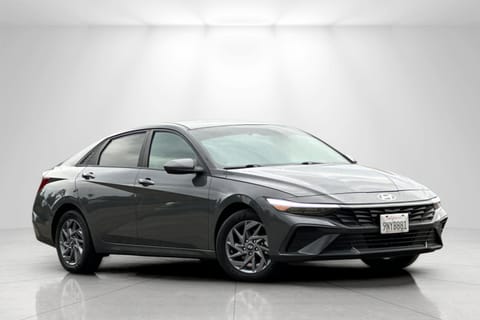 1 imagen de 2024 Hyundai Elantra Hybrid Blue