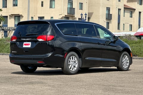 2026 Chrysler Voyager LX