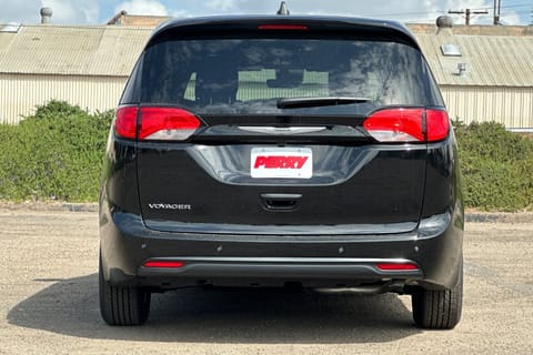 2026 Chrysler Voyager LX