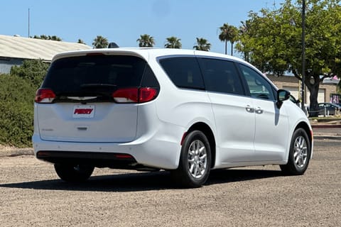 2026 Chrysler Voyager LX