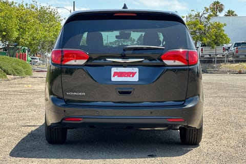 2026 Chrysler Voyager LX
