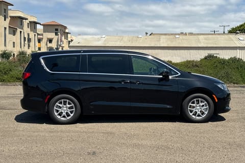 2026 Chrysler Voyager LX