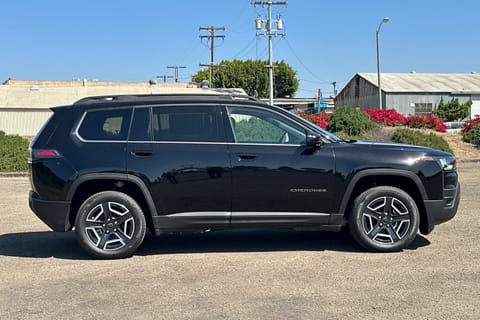 2026 Jeep Cherokee Laredo