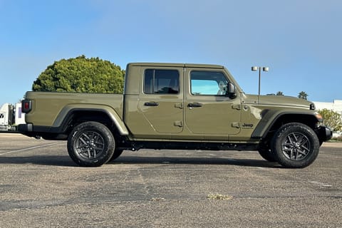 2026 Jeep Gladiator Sport S