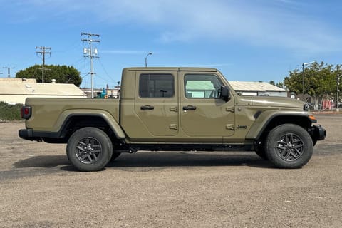 2026 Jeep Gladiator Sport S