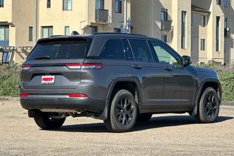 2026 Jeep Grand Cherokee Laredo