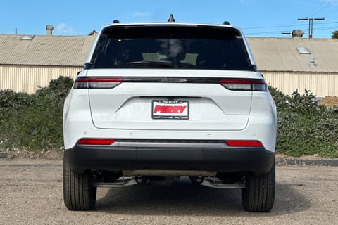 2026 Jeep Grand Cherokee Altitude