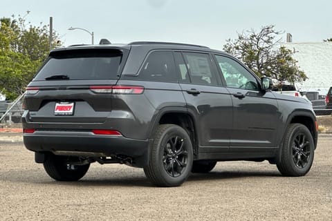 2026 Jeep Grand Cherokee Laredo